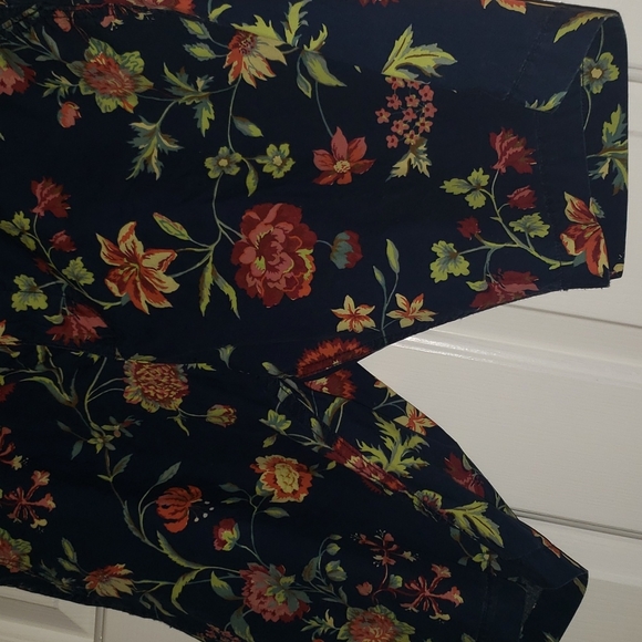 Shorts - Picture 2 of 6